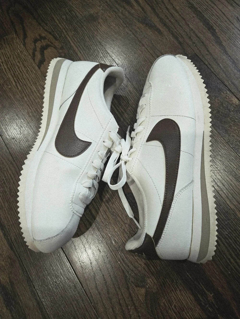 Nike Women’sCortez Sneakers in Cream and Brown Size 9
